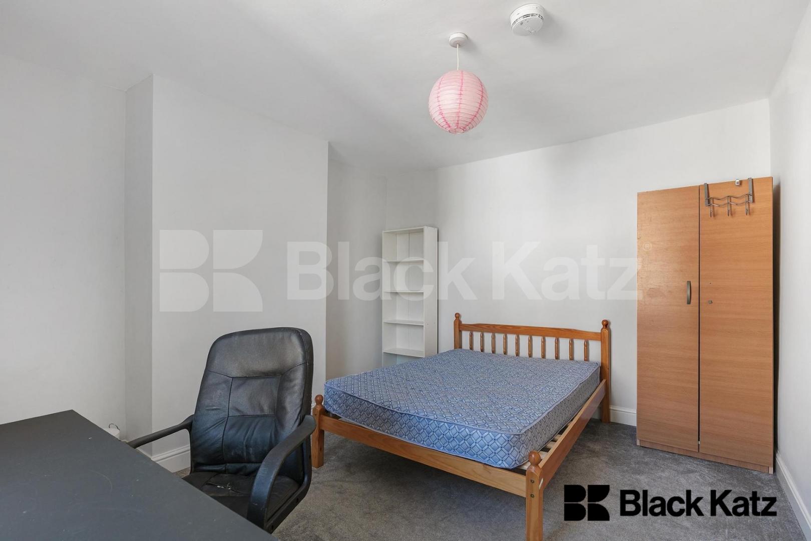 Charming 5-Bed Georgian Gem in SE15: Ideal for Students and Sharers Friary Road, Peckham